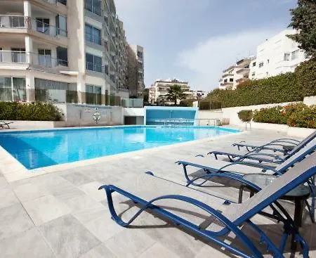 1b Beachront Pool & Gym Apt Ermitage Beach Apartament
