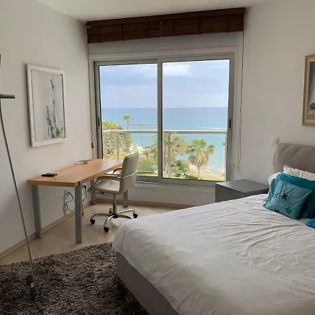 Apartament 1b Beachront Pool & Gym Apt Ermitage Beach Limassol