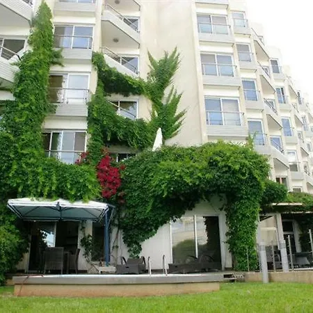 Apartment 1b Beachront Pool & Gym Apt Ermitage Beach Limassol
