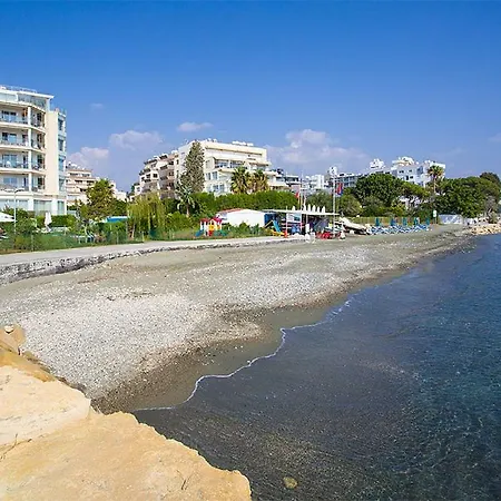 1b Beachront Pool & Gym Apt Ermitage Beach